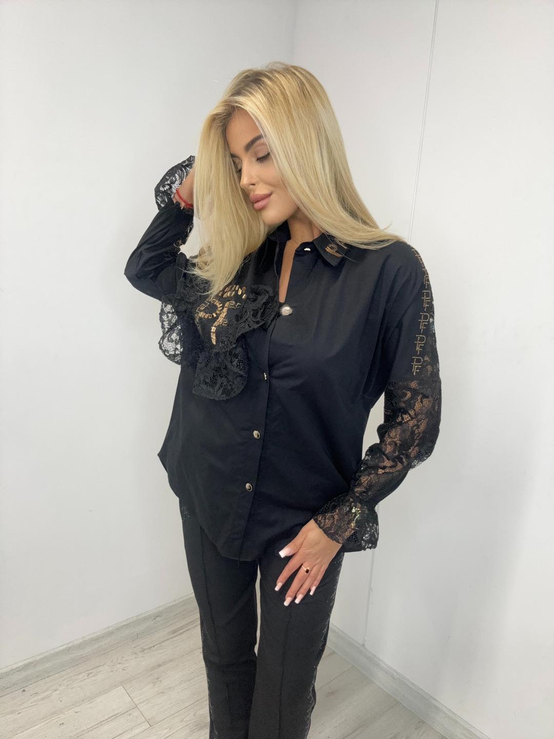 Hemdbluse Schwarz mit Spitze
