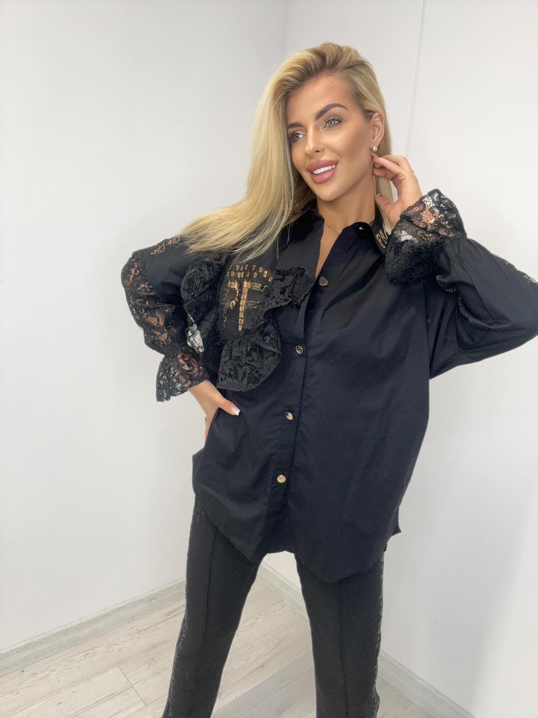 Hemdbluse Schwarz mit Spitze