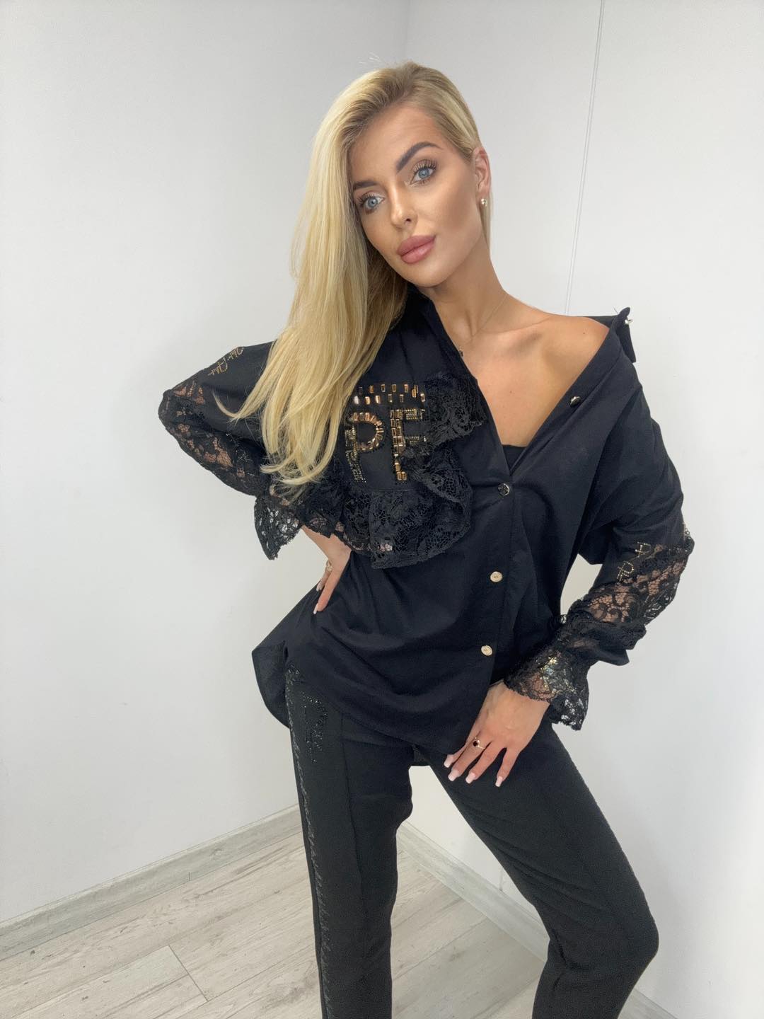 Hemdbluse Schwarz mit Spitze