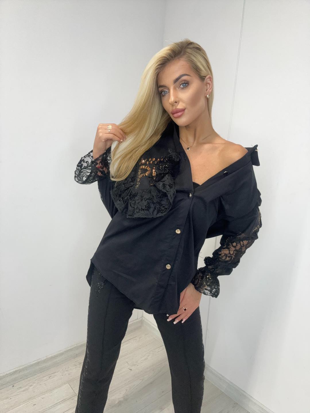 Hemdbluse Schwarz mit Spitze