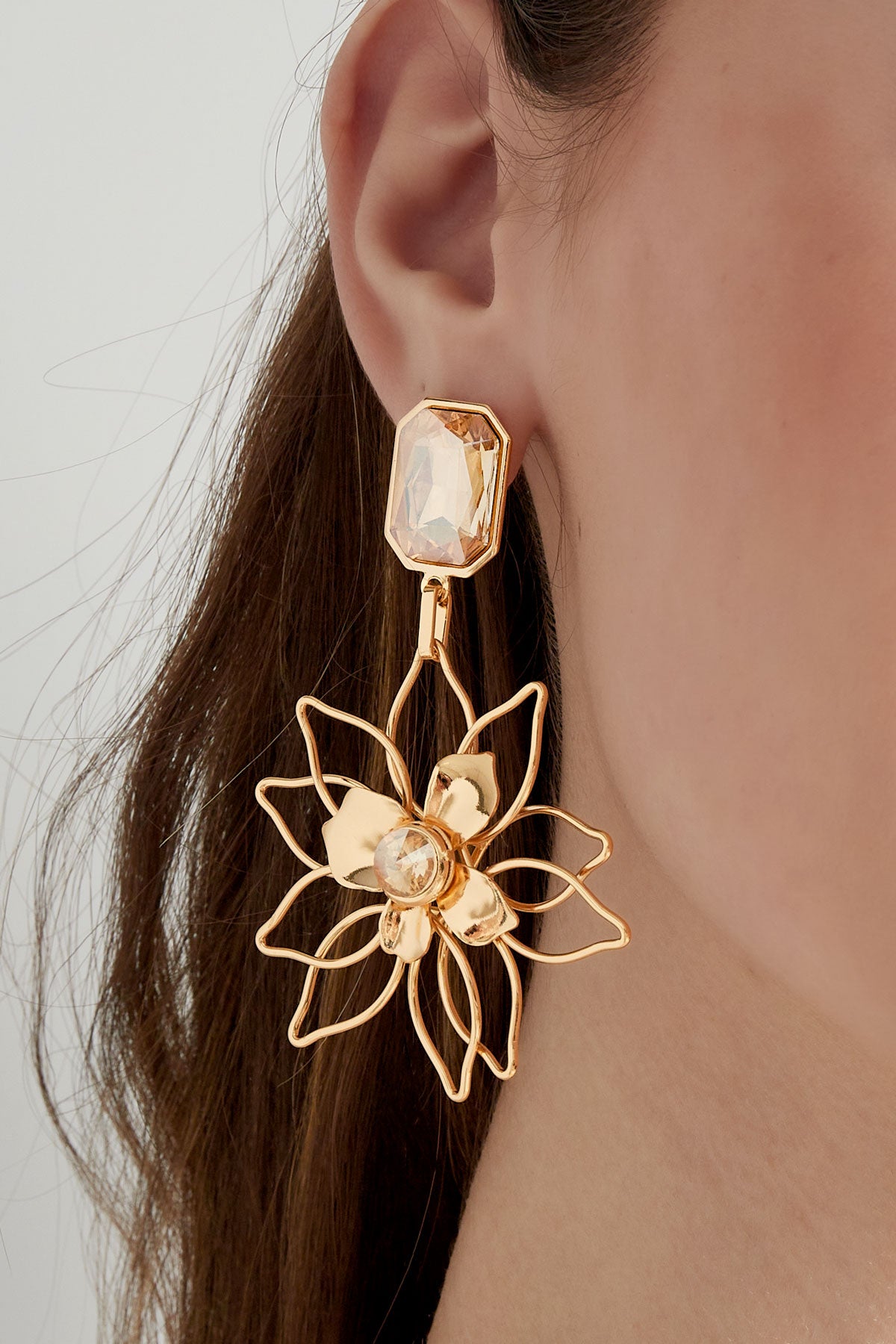 Ohrringe mit Blumenanhänger